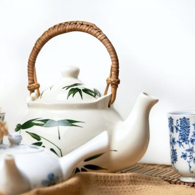 the-porcelain-teapot-and-cups.jpg the-porcelain-teapot-and-cups.jpg